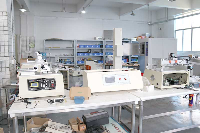 高低溫試驗箱廠家裝配區(qū)